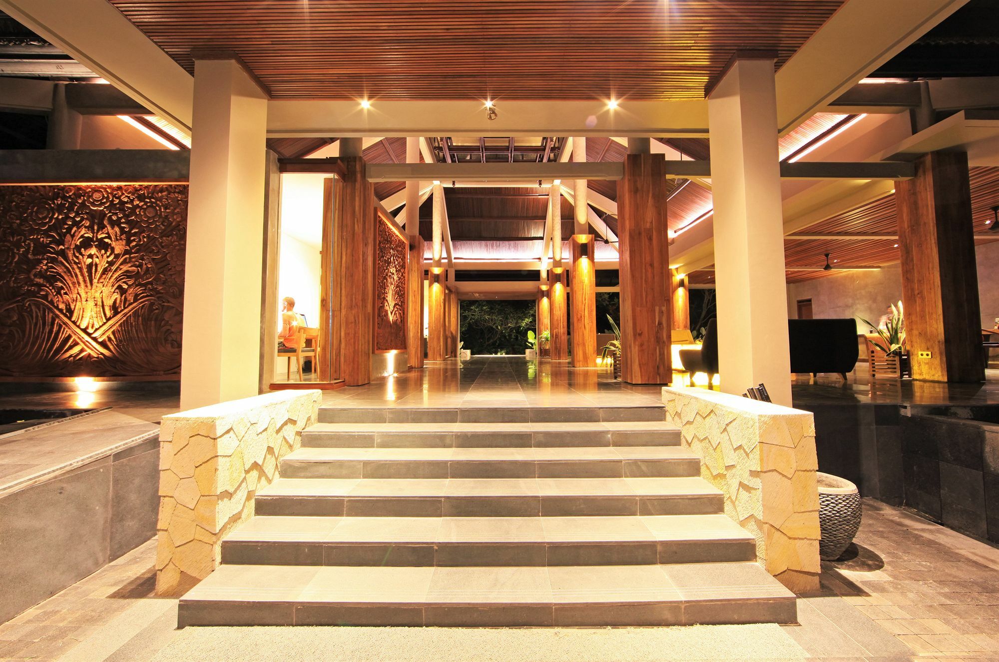 Candi & Resort 4*